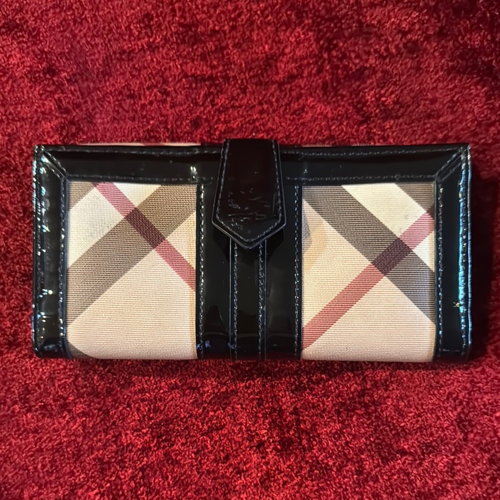 Burberry Black and Cream Wallet with Classic Plaid Pattern
